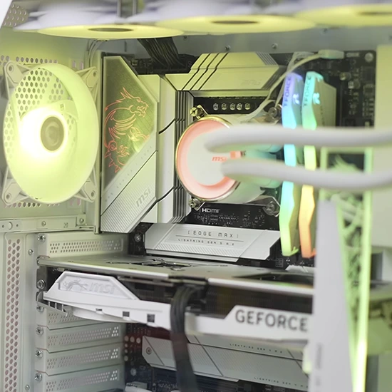 PC gamer com iluminação RGB personalizada montado pela Técnico de Informática RJ